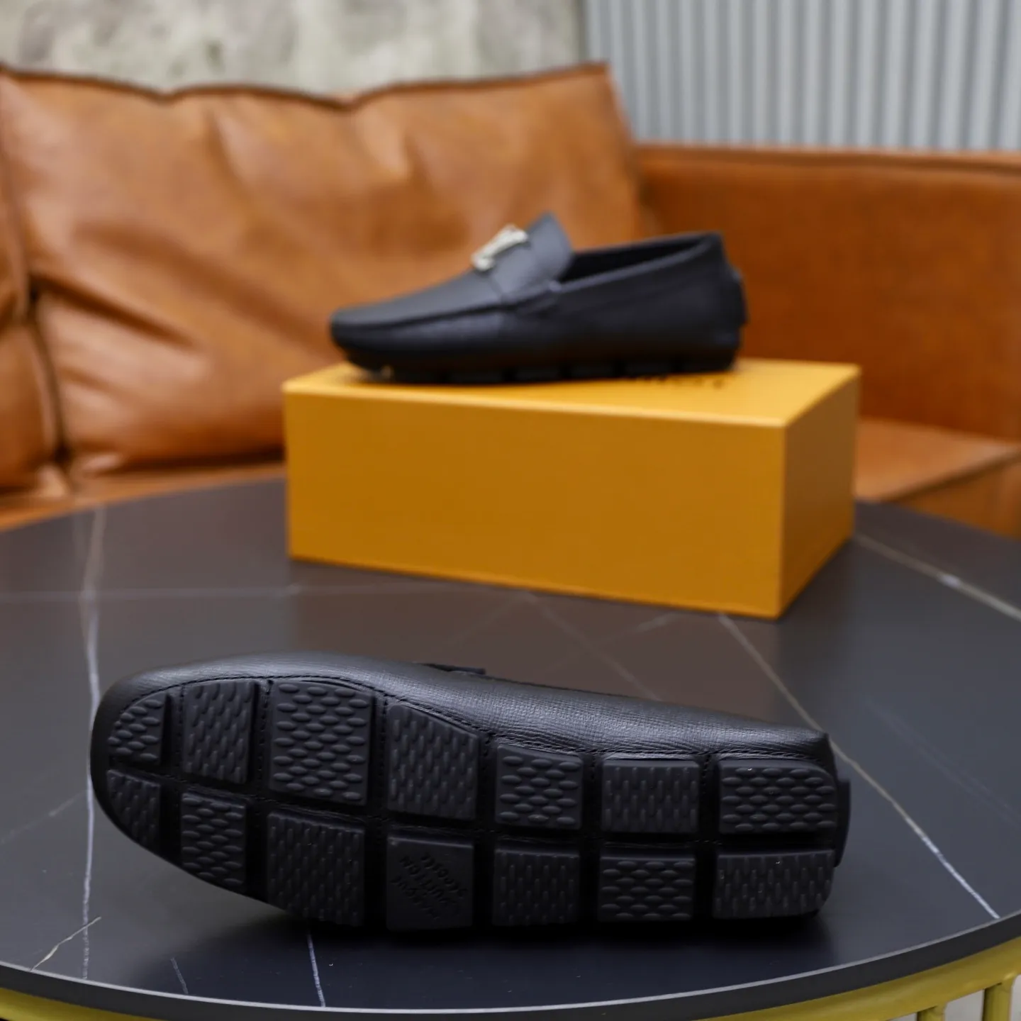 Ex-factory price: 480💰【LV】Louis Vuitton ⚠️High-end men’s driving and pedal series ⚠️38-44 (customized for 45) ⚠️All original cowhide leather! Thick and soft! Made entirely of calfskin lining! Rubber sheet anti-slip beanie sole! Three-dimensional package technology! Fashionable and classic! Handicrafts! Original high quality! Feel free to compare!